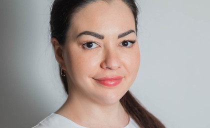 Выпадают  волосы? Начните с чекапа: запишитесь на консультацию к трихологу в клинику Березиной